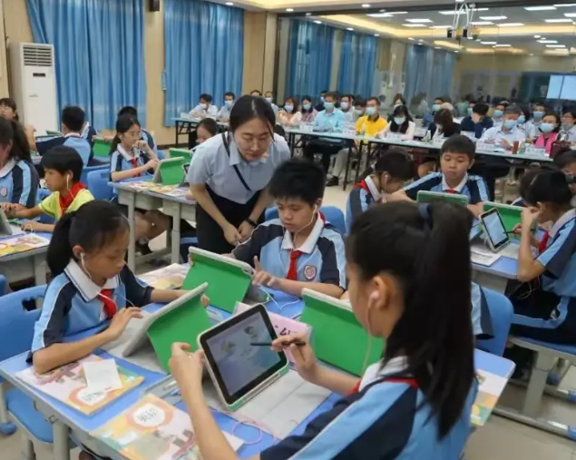 坚实的数据课程变革并非局部调整对教育生态的全方位重塑 坚实的数据课程变革并非局部调整对教育生态的全方位重塑